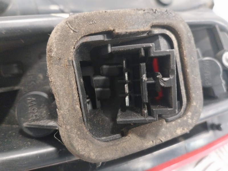 Recambio de piloto trasero derecho para fiat punto berlina (188) referencia OEM IAM 51701590  27462201