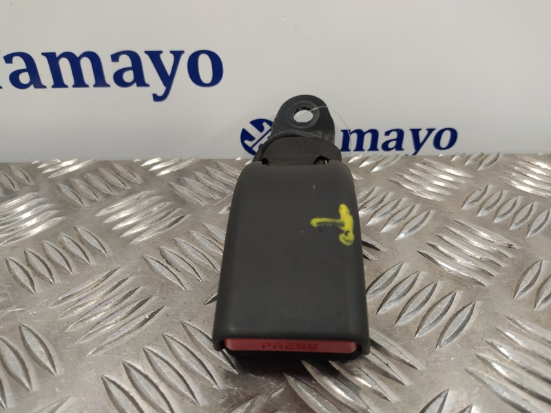 Recambio de anclaje cinturón trasero derecho para toyota aygo 1.0 cat referencia OEM IAM   
