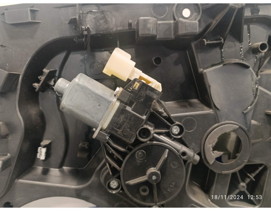 Recambio de elevalunas delantero derecho para ford fiesta (ccn) 1.25 16v cat referencia OEM IAM C1BBA045H16AB  8A6114553B