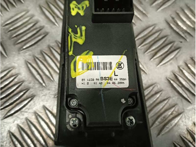 Recambio de mando elevalunas delantero izquierdo para mazda 3 berlina (bk) referencia OEM IAM BS3H684L6 03123050 BS3H4581J