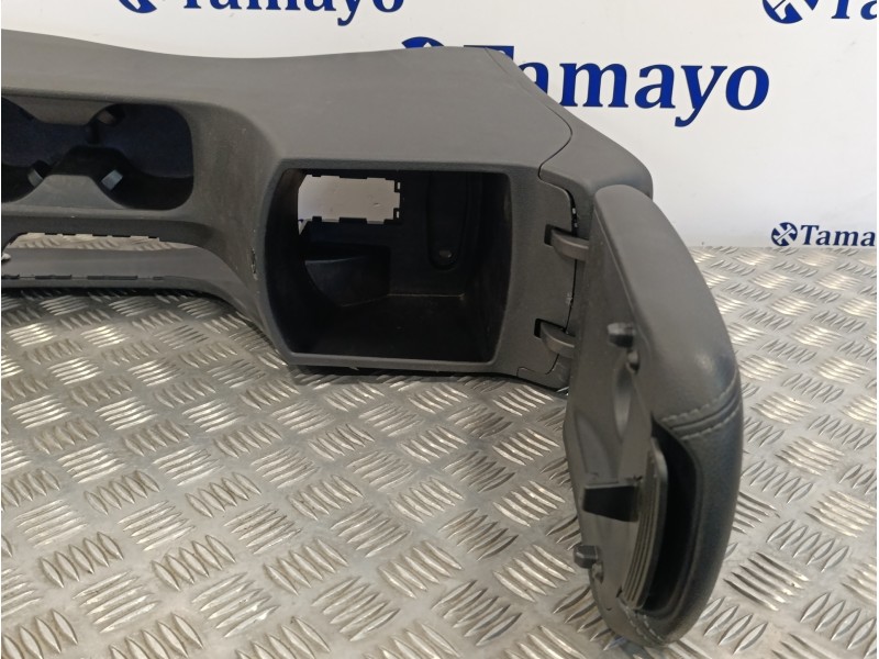 Recambio de apoyabrazos central para hyundai i30 fastback 1.4 tgdi cat referencia OEM IAM 84611G4000 K5HPD80200 84610G4000