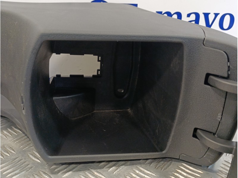 Recambio de apoyabrazos central para hyundai i30 fastback 1.4 tgdi cat referencia OEM IAM 84611G4000 K5HPD80200 84610G4000