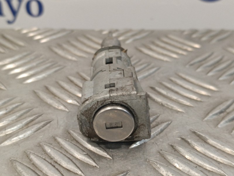 Recambio de bombin puerta delantera izquierda para volkswagen polo (6c1) 1.0 referencia OEM IAM   