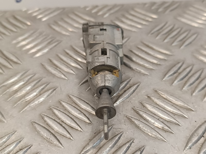 Recambio de bombin puerta delantera izquierda para volkswagen polo (6c1) 1.0 referencia OEM IAM   