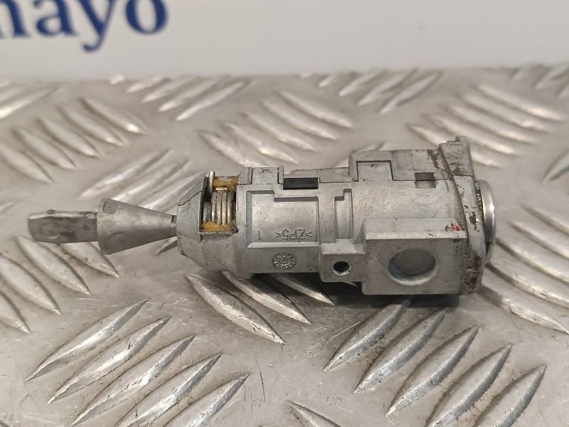 Recambio de bombin puerta delantera izquierda para volkswagen polo (6c1) 1.0 referencia OEM IAM   