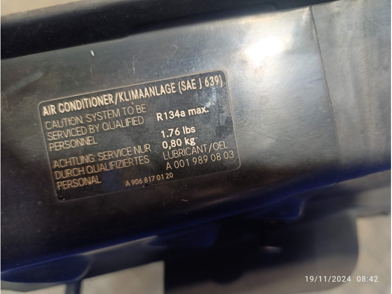 Recambio de panel frontal para mercedes-benz sprinter 02.00  caja cerrada referencia OEM IAM A9068170120  A0019890803