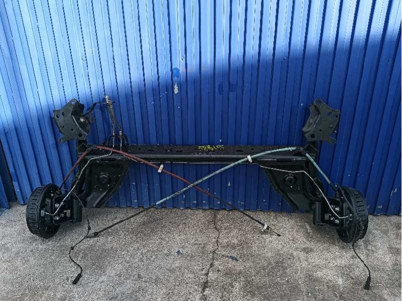 Recambio de puente trasero para renault captur referencia OEM IAM   