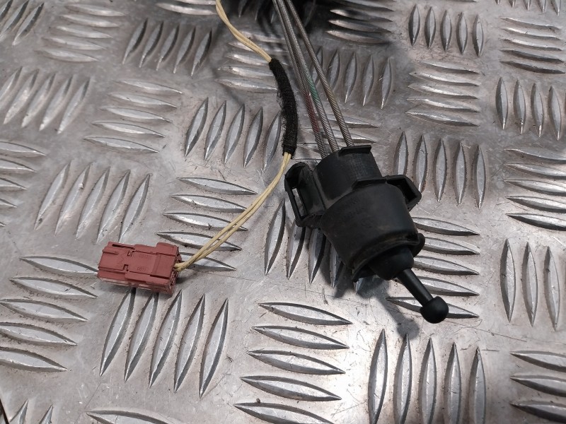 Recambio de retrovisor izquierdo para peugeot 208 referencia OEM IAM 232673077  