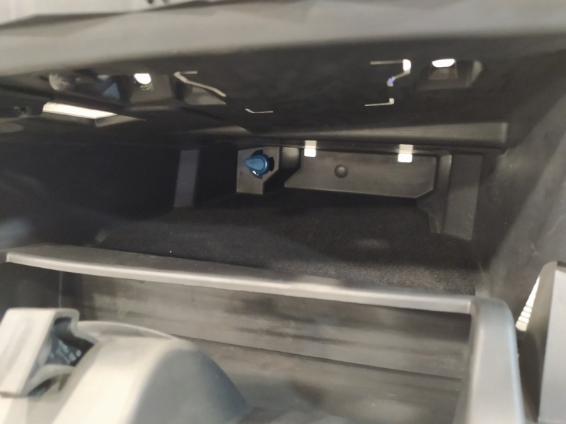 Recambio de guantera para renault fluence 1.5 dci diesel fap referencia OEM IAM 681087915R  