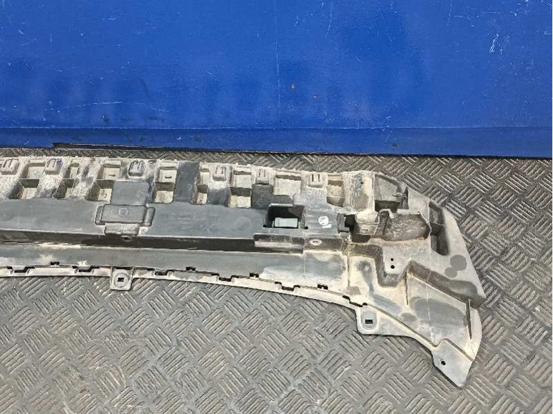 Recambio de travesaño inferior para ford fiesta (ccn) referencia OEM IAM C1BB8B384A  