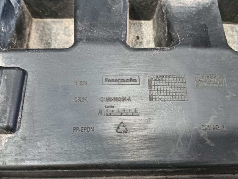 Recambio de travesaño inferior para ford fiesta (ccn) referencia OEM IAM C1BB8B384A  
