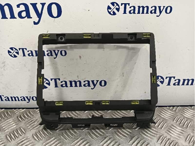 Recambio de moldura para nissan interstar m1 fm referencia OEM IAM 682603805R  