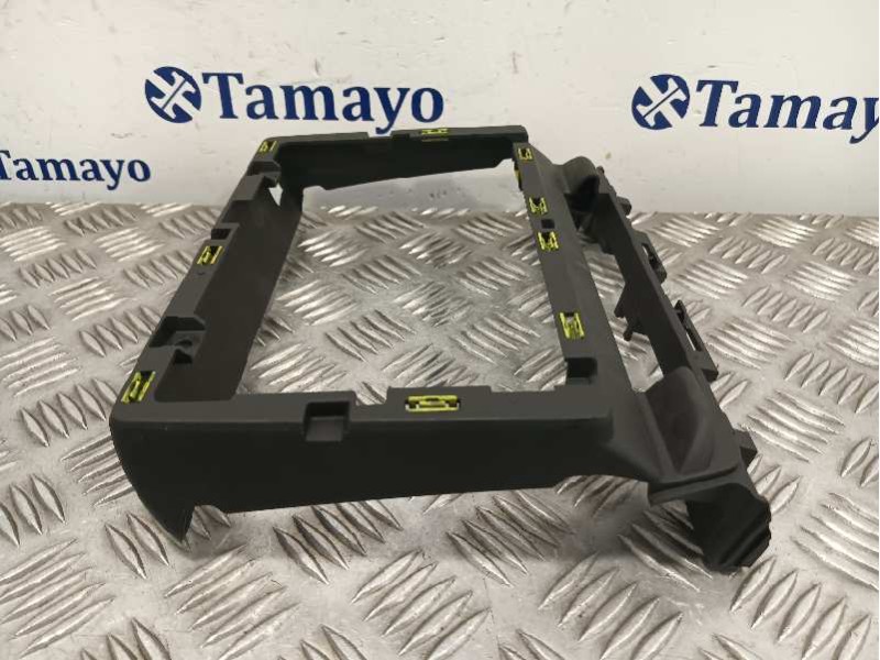 Recambio de moldura para nissan interstar m1 fm referencia OEM IAM 682603805R  