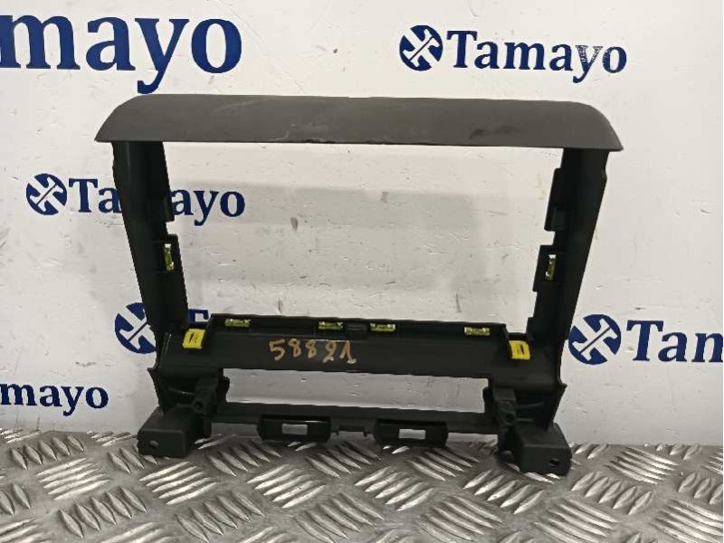 Recambio de moldura para nissan interstar m1 fm referencia OEM IAM 682603805R  