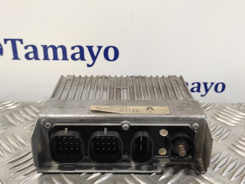 Recambio de centralita motor uce para opel movano 2.8 dti referencia OEM IAM 7700314680 7700300625 216532485A