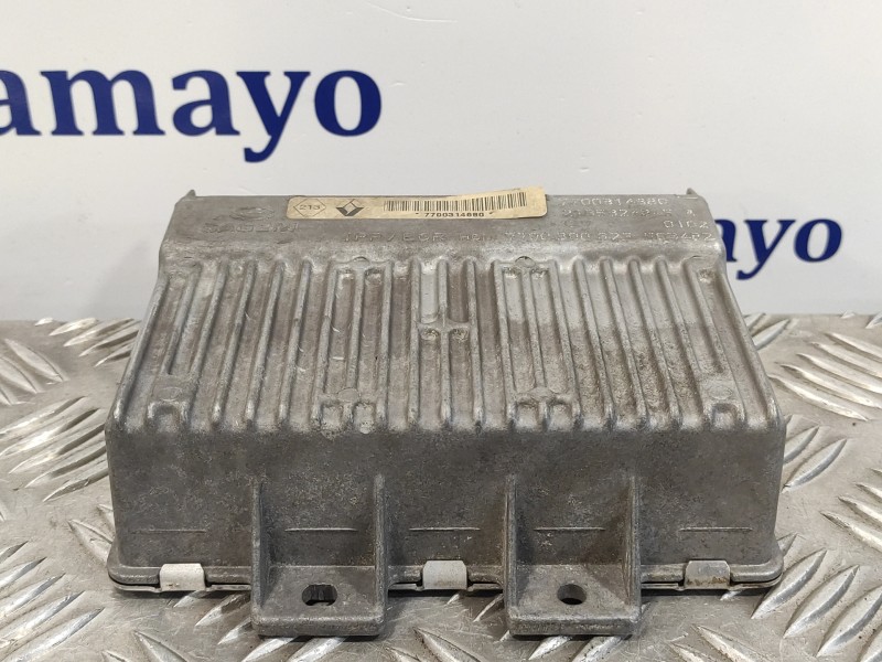 Recambio de centralita motor uce para opel movano 2.8 dti referencia OEM IAM 7700314680 7700300625 216532485A