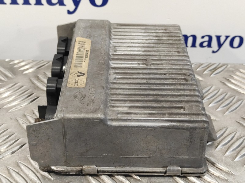 Recambio de centralita motor uce para opel movano 2.8 dti referencia OEM IAM 7700314680 7700300625 216532485A