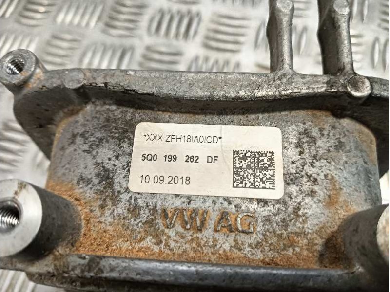Recambio de soporte motor derecho para volkswagen passat lim. (3g2) referencia OEM IAM 5Q0199262DF  
