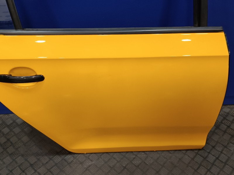 Recambio de puerta trasera derecha para skoda rapid 1.6 tdi dpf referencia OEM IAM   