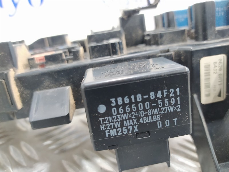 Recambio de caja reles / fusibles para suzuki grand vitara jb (jt) 1.9 ddis turbodiesel referencia OEM IAM 64J2  