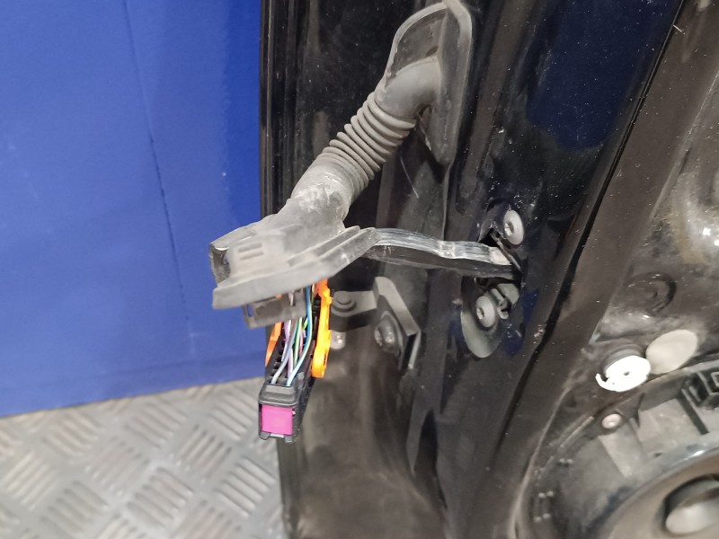 Recambio de puerta trasera derecha para skoda rapid 1.6 tdi dpf referencia OEM IAM   
