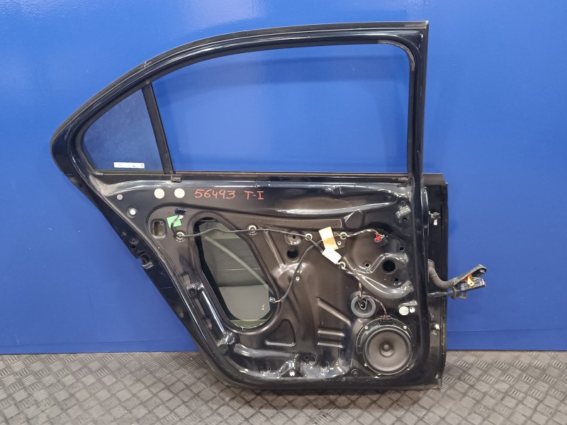 Recambio de puerta trasera izquierda para skoda rapid 1.6 tdi dpf referencia OEM IAM   