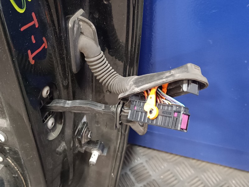 Recambio de puerta trasera izquierda para skoda rapid 1.6 tdi dpf referencia OEM IAM   