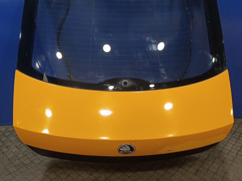 Recambio de porton trasero para skoda rapid 1.6 tdi dpf referencia OEM IAM   