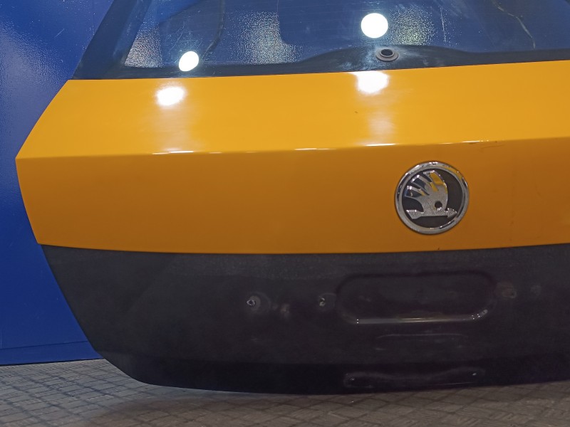 Recambio de porton trasero para skoda rapid 1.6 tdi dpf referencia OEM IAM   