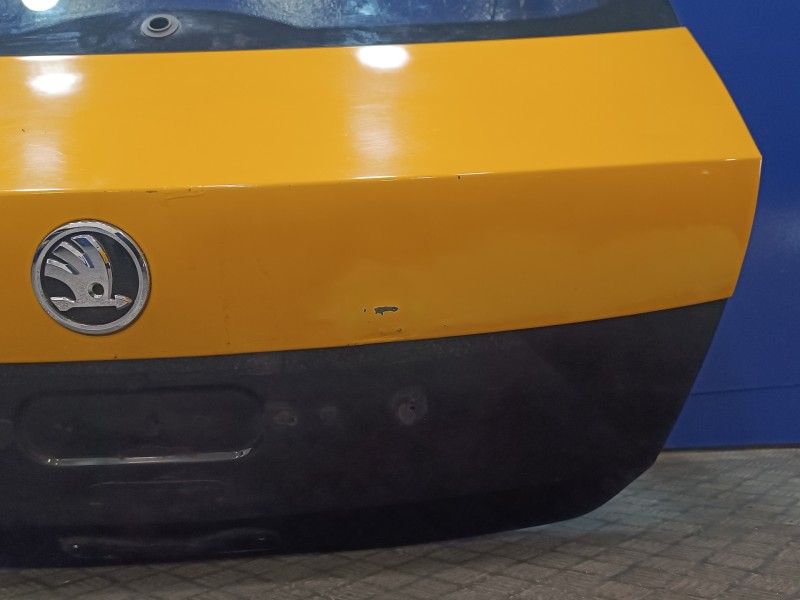 Recambio de porton trasero para skoda rapid 1.6 tdi dpf referencia OEM IAM   