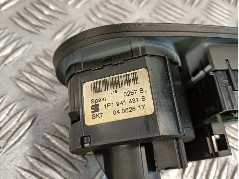 Recambio de mando luces para seat leon (1p1) fr hatchback referencia OEM IAM 1P1941431S 5P0919093 040626