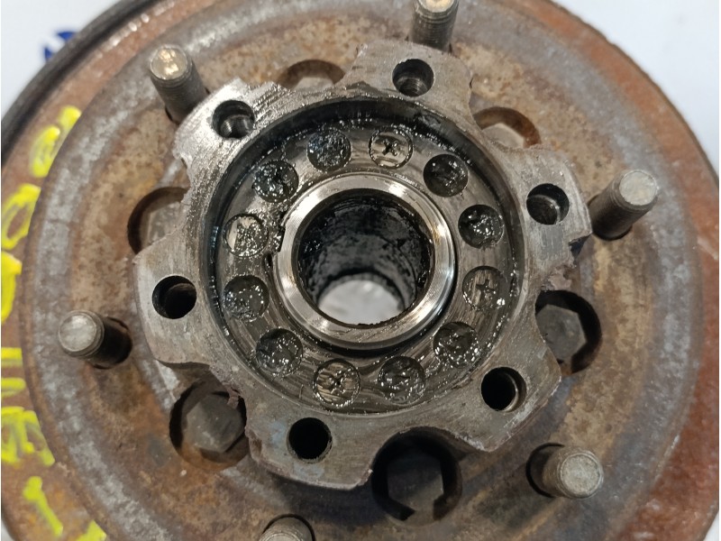 Recambio de mangueta delantera derecha para mitsubishi montero (l040) 2.5 turbodiesel referencia OEM IAM   