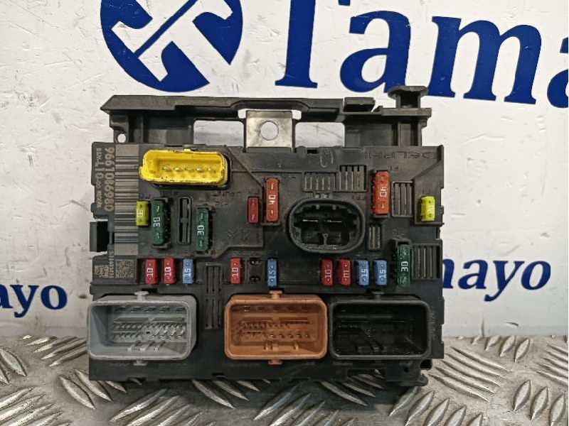 Recambio de caja reles / fusibles para peugeot 207 referencia OEM IAM 9661086980  