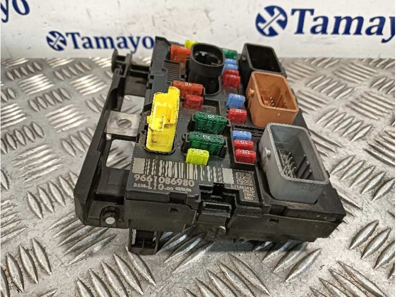Recambio de caja reles / fusibles para peugeot 207 referencia OEM IAM 9661086980  