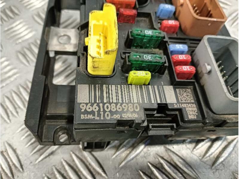 Recambio de caja reles / fusibles para peugeot 207 referencia OEM IAM 9661086980  