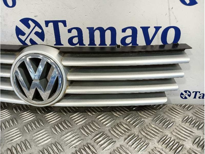 Recambio de rejilla delantera para volkswagen polo berlina (6n2) referencia OEM IAM 6N0853651J  6N0853655