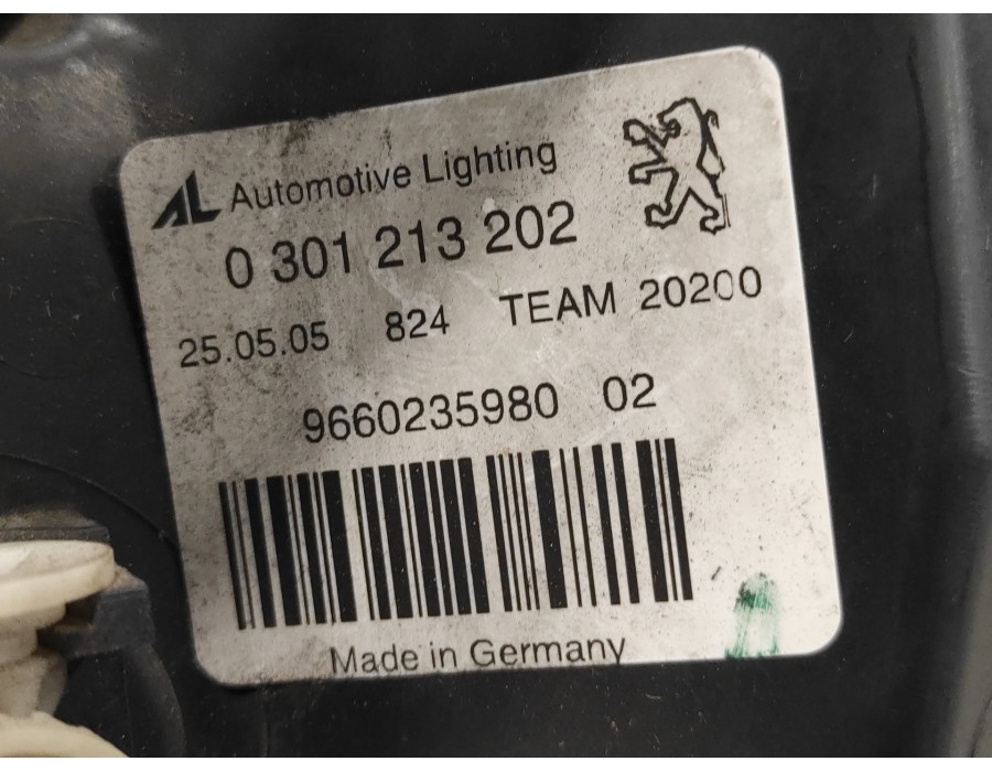 Recambio de faro derecho para peugeot 407 2.0 16v hdi cat (rhr / dw10bted4) referencia OEM IAM 0301213202  9660235980