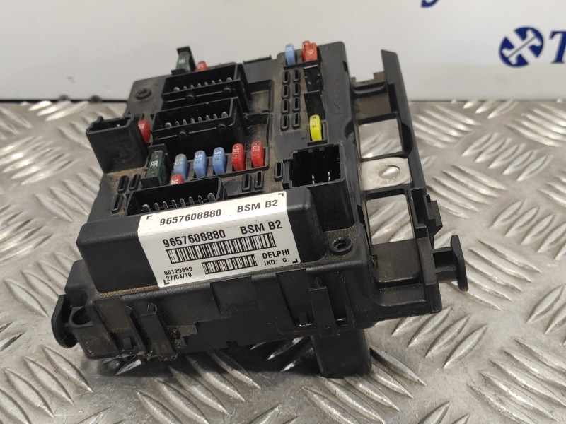 Recambio de caja reles / fusibles para peugeot partner (s2) 1.6 16v hdi cat referencia OEM IAM 9657608880  BSMB2