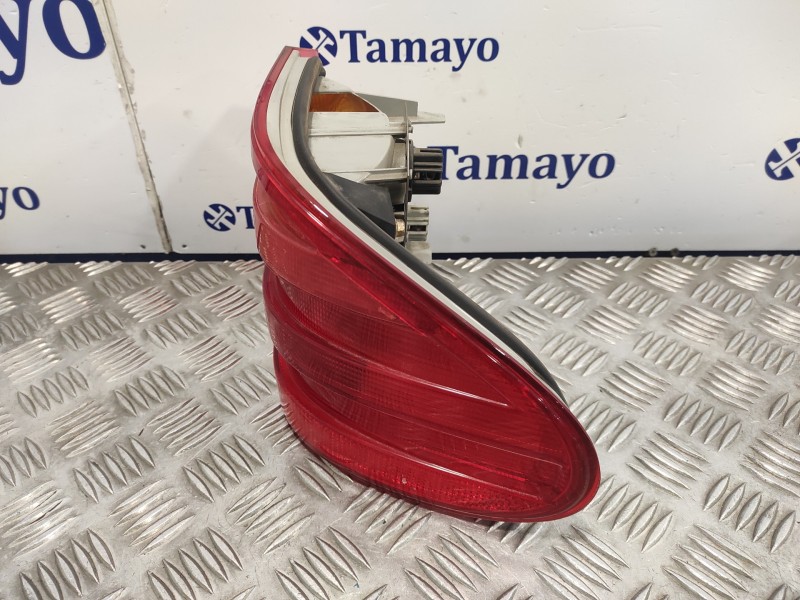 Recambio de piloto trasero derecho para mercedes-benz clase e (w210) berlina referencia OEM IAM A2108204464  