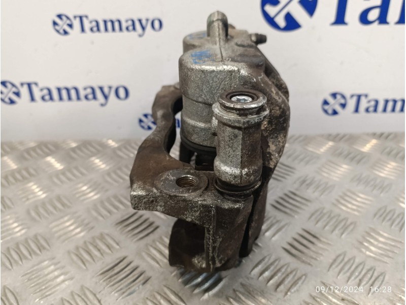 Recambio de pinza freno delantera izquierda para nissan cabstar 09.06 referencia OEM IAM 970103  22970200