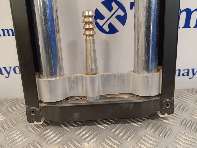 Recambio de barra antivuelco para peugeot 207 cc 1.6 16v referencia OEM IAM 9680065980  19040800016