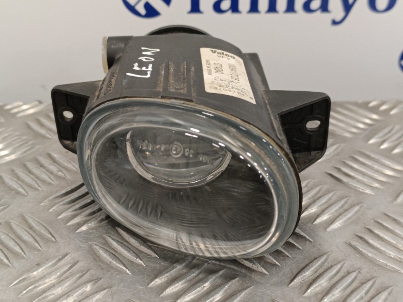 Recambio de faro antiniebla derecho para seat leon (1m1) 1.6 16v referencia OEM IAM 1M0941700B  67742840