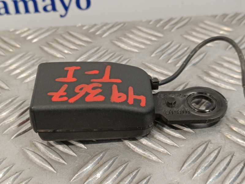 Recambio de enganche cinturon trasero izquierdo para peugeot 207 cc 1.6 16v referencia OEM IAM 7284C  