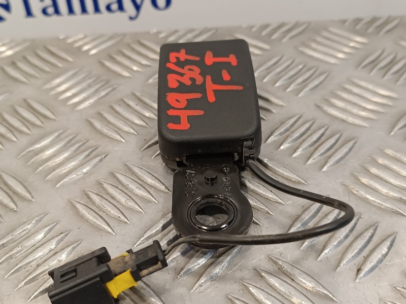 Recambio de enganche cinturon trasero izquierdo para peugeot 207 cc 1.6 16v referencia OEM IAM 7284C  