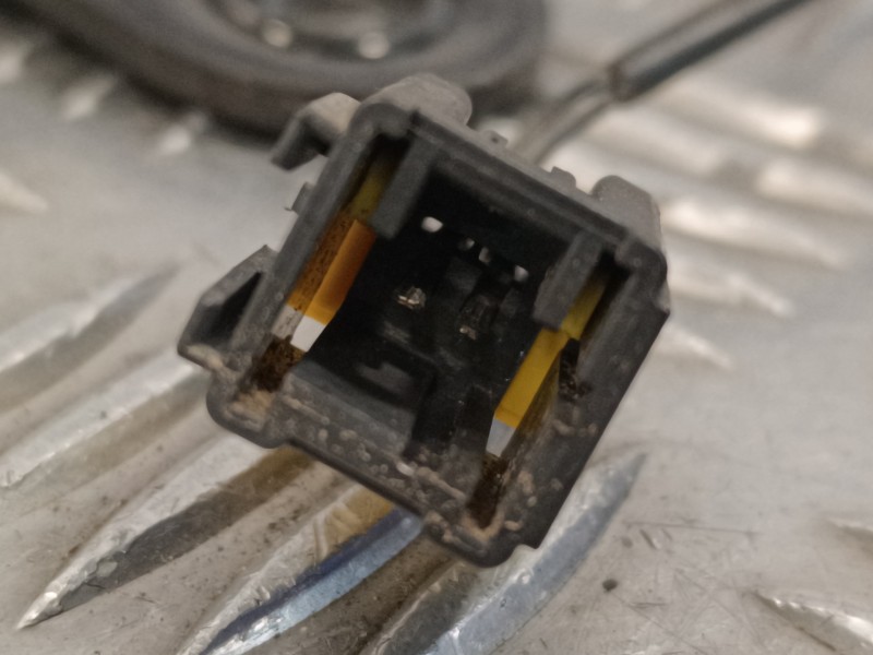 Recambio de enganche cinturon trasero izquierdo para peugeot 207 cc 1.6 16v referencia OEM IAM 7284C  