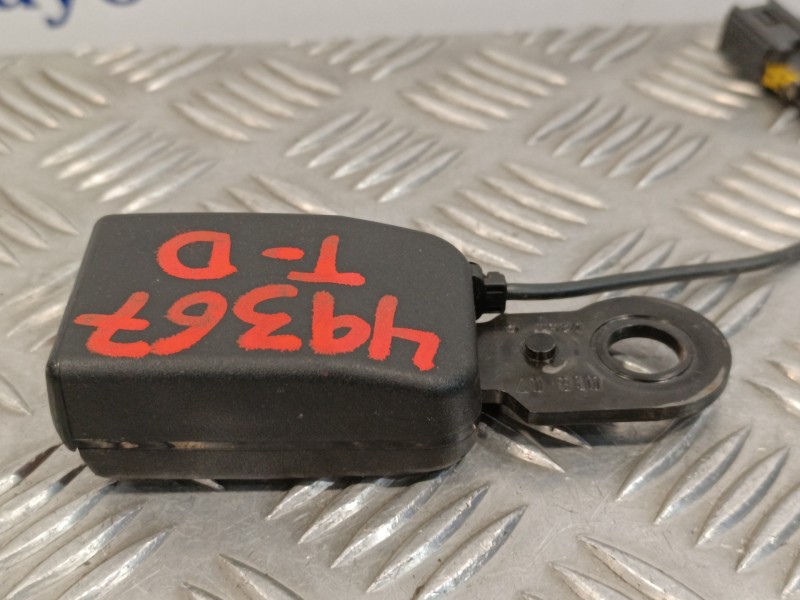 Recambio de enganche cinturon trasero derecho para peugeot 207 cc 1.6 16v referencia OEM IAM 7284C  