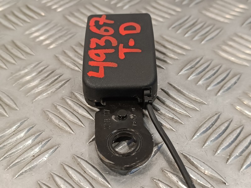 Recambio de enganche cinturon trasero derecho para peugeot 207 cc 1.6 16v referencia OEM IAM 7284C  