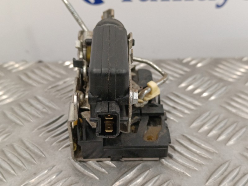 Recambio de cerradura puerta trasera izquierda para dacia sandero 1.4 cat referencia OEM IAM 8200735248  