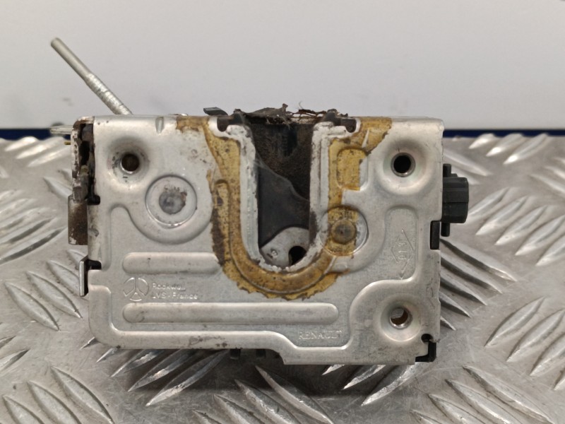 Recambio de cerradura puerta trasera izquierda para dacia sandero 1.4 cat referencia OEM IAM 8200735248  