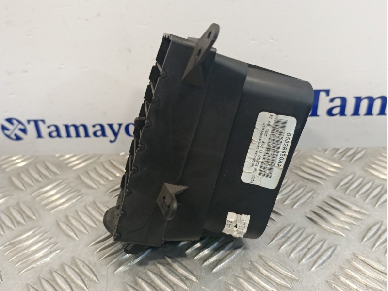Recambio de rejilla aireadora para chrysler grand voyager 2.8 crd cat referencia OEM IAM 05028820AA  